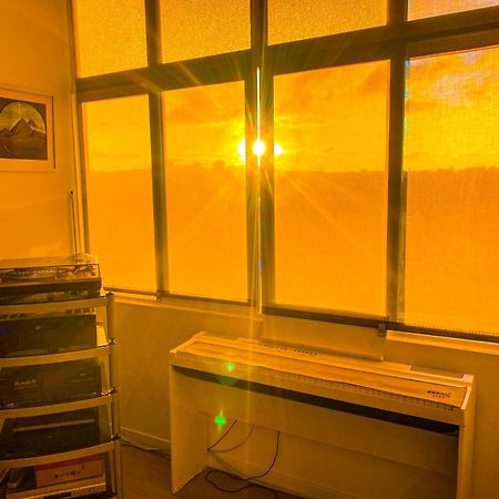 Ideally Located With Perfect Views ألجيس المظهر الخارجي الصورة