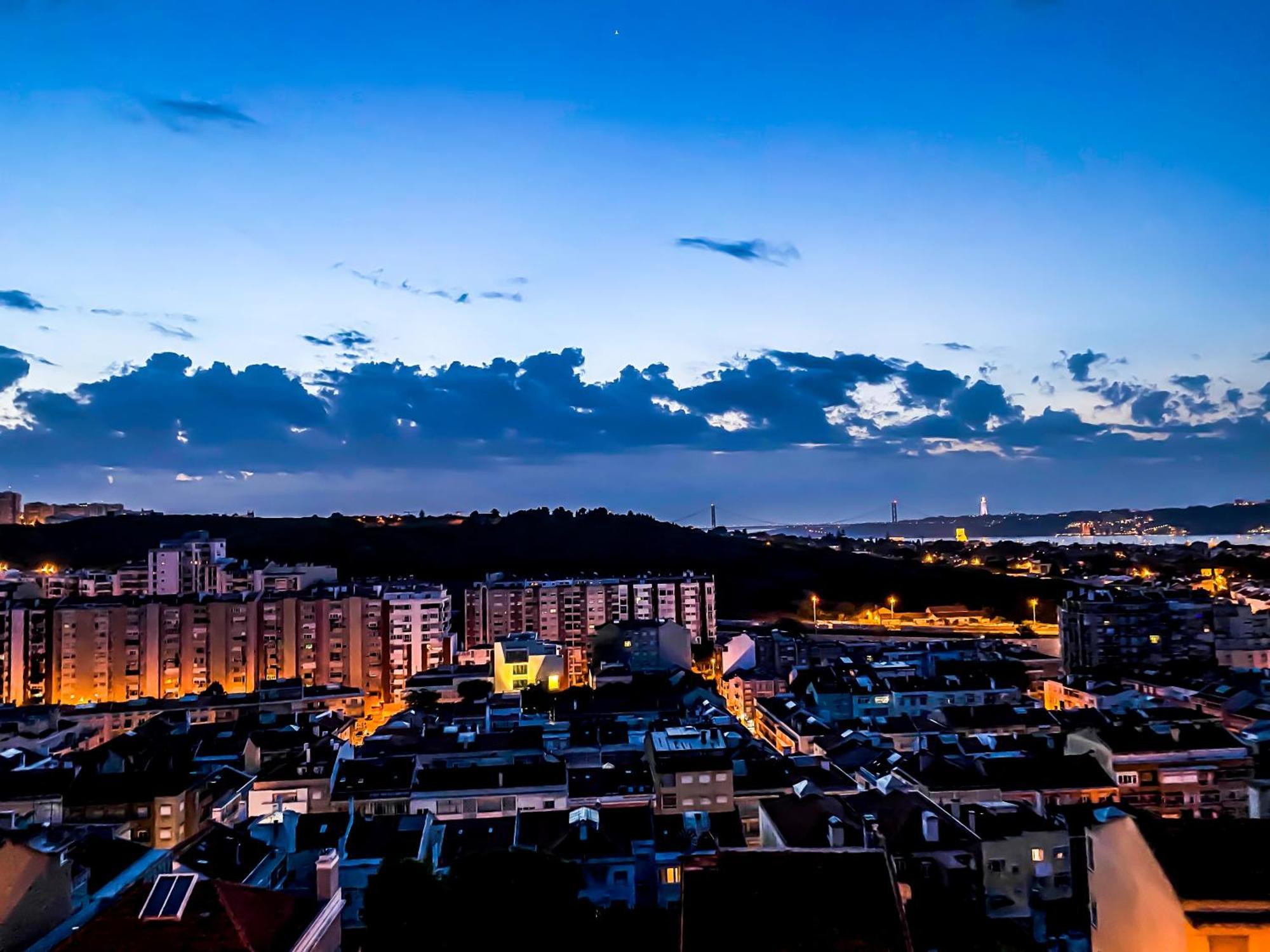 Ideally Located With Perfect Views ألجيس المظهر الخارجي الصورة
