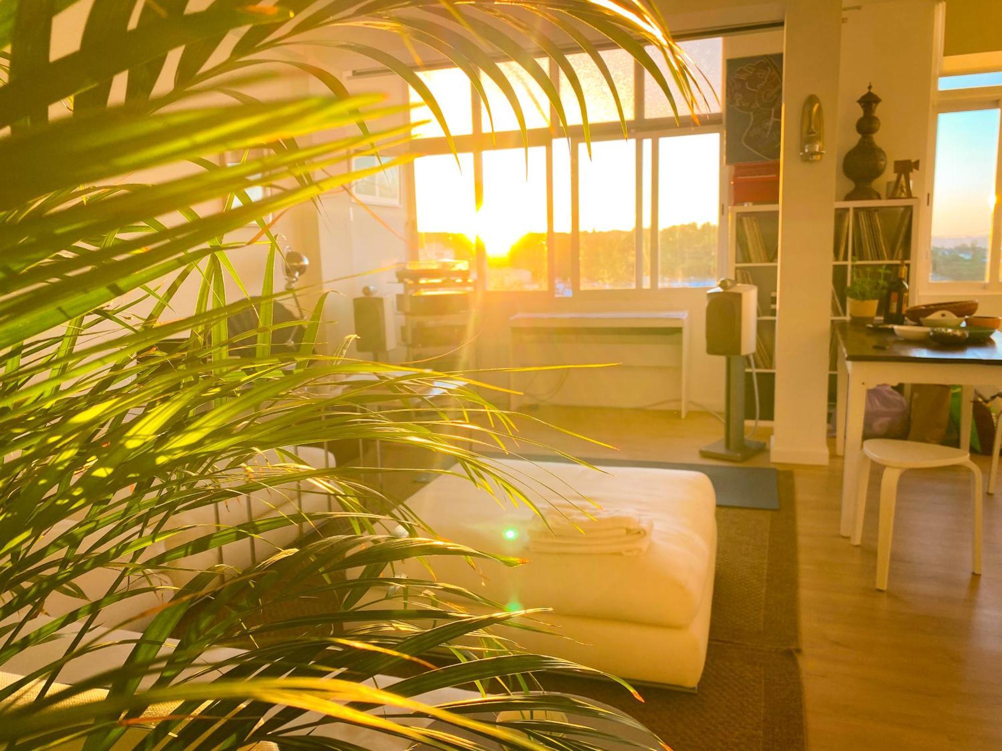 Ideally Located With Perfect Views ألجيس المظهر الخارجي الصورة