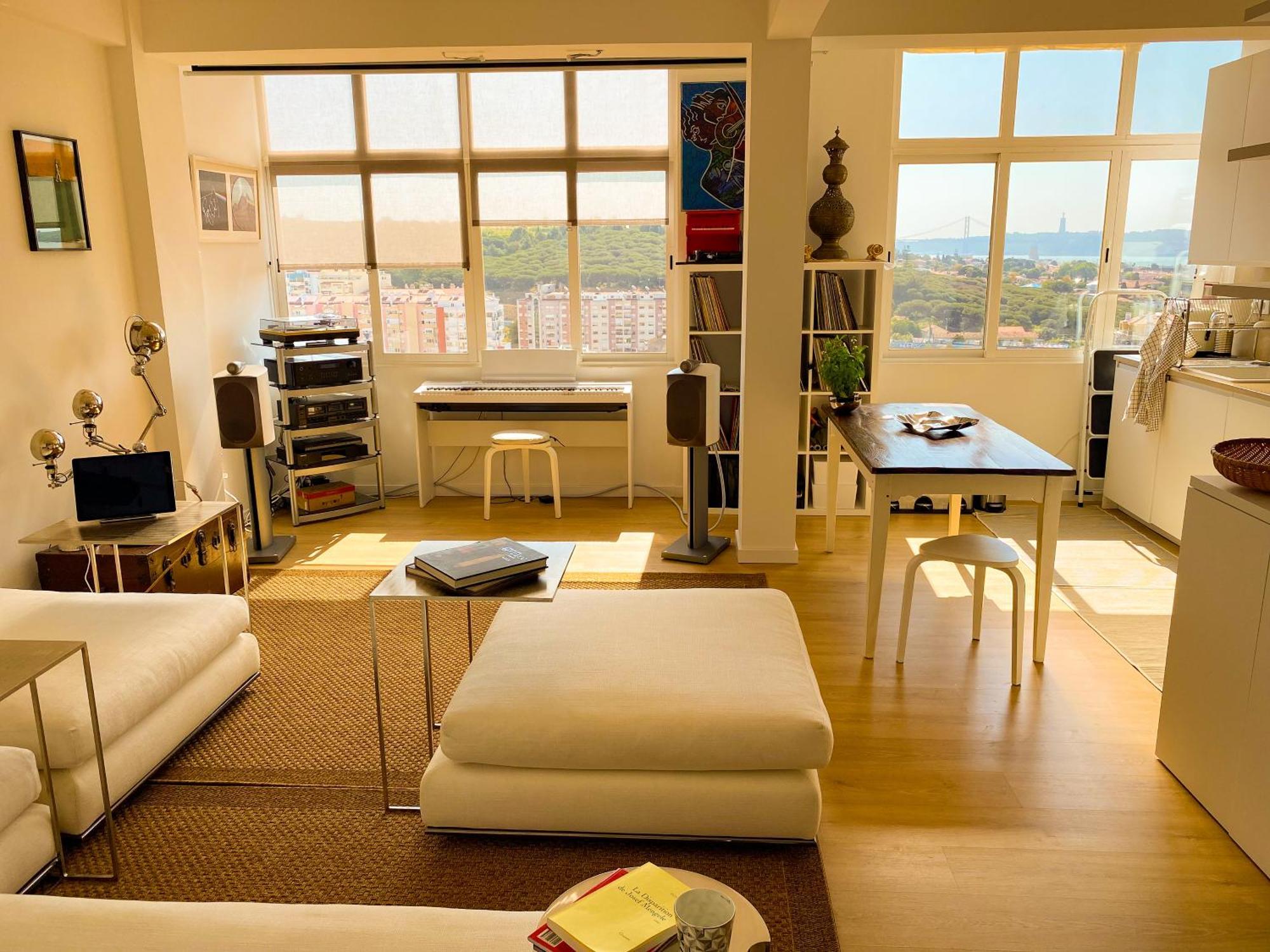 Ideally Located With Perfect Views ألجيس المظهر الخارجي الصورة