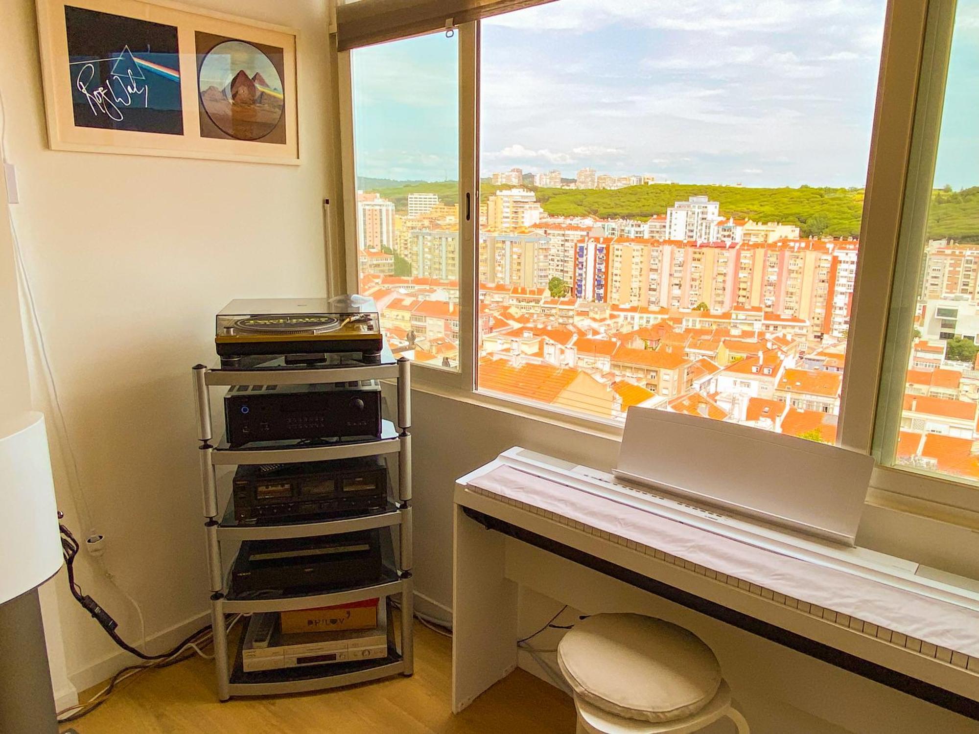 Ideally Located With Perfect Views ألجيس المظهر الخارجي الصورة
